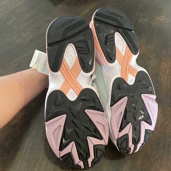 NWT Adidas Falcon size 9.5. - Picture 5 of 6